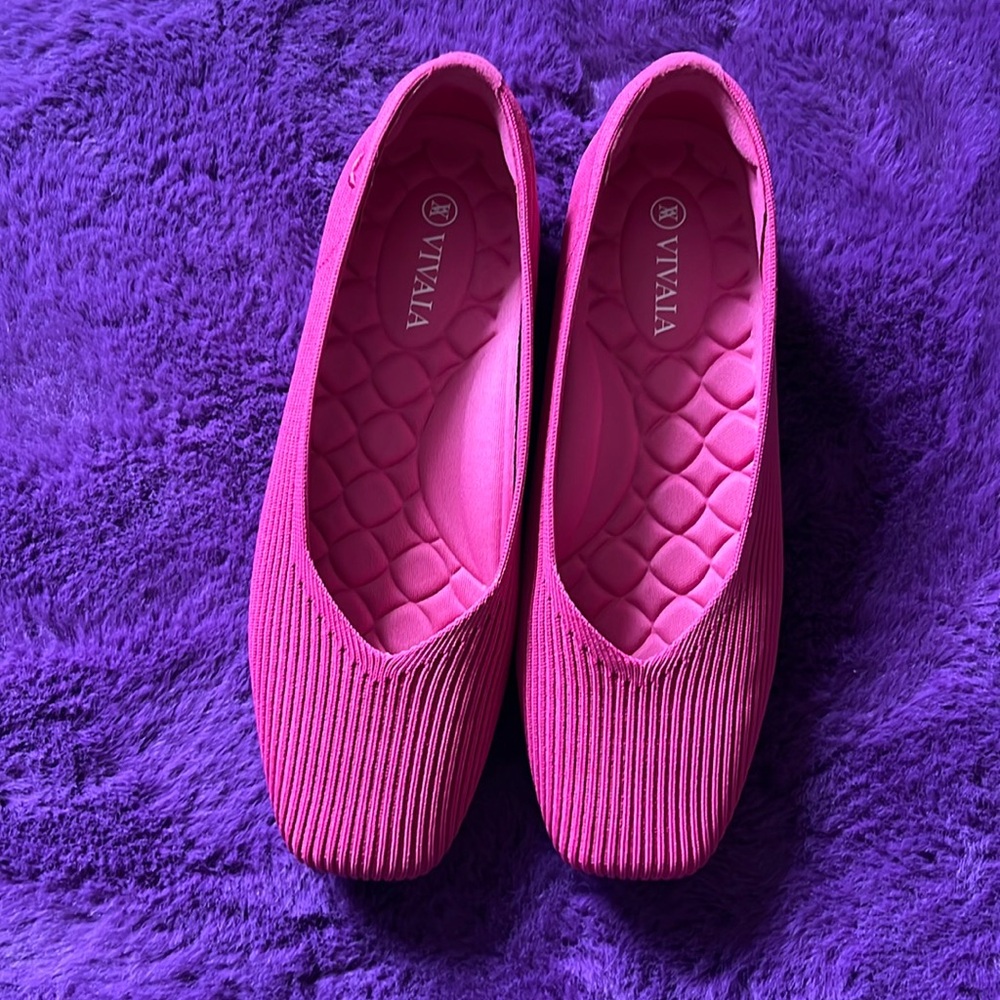 Vivaia Margot Walker square toe flat size 5